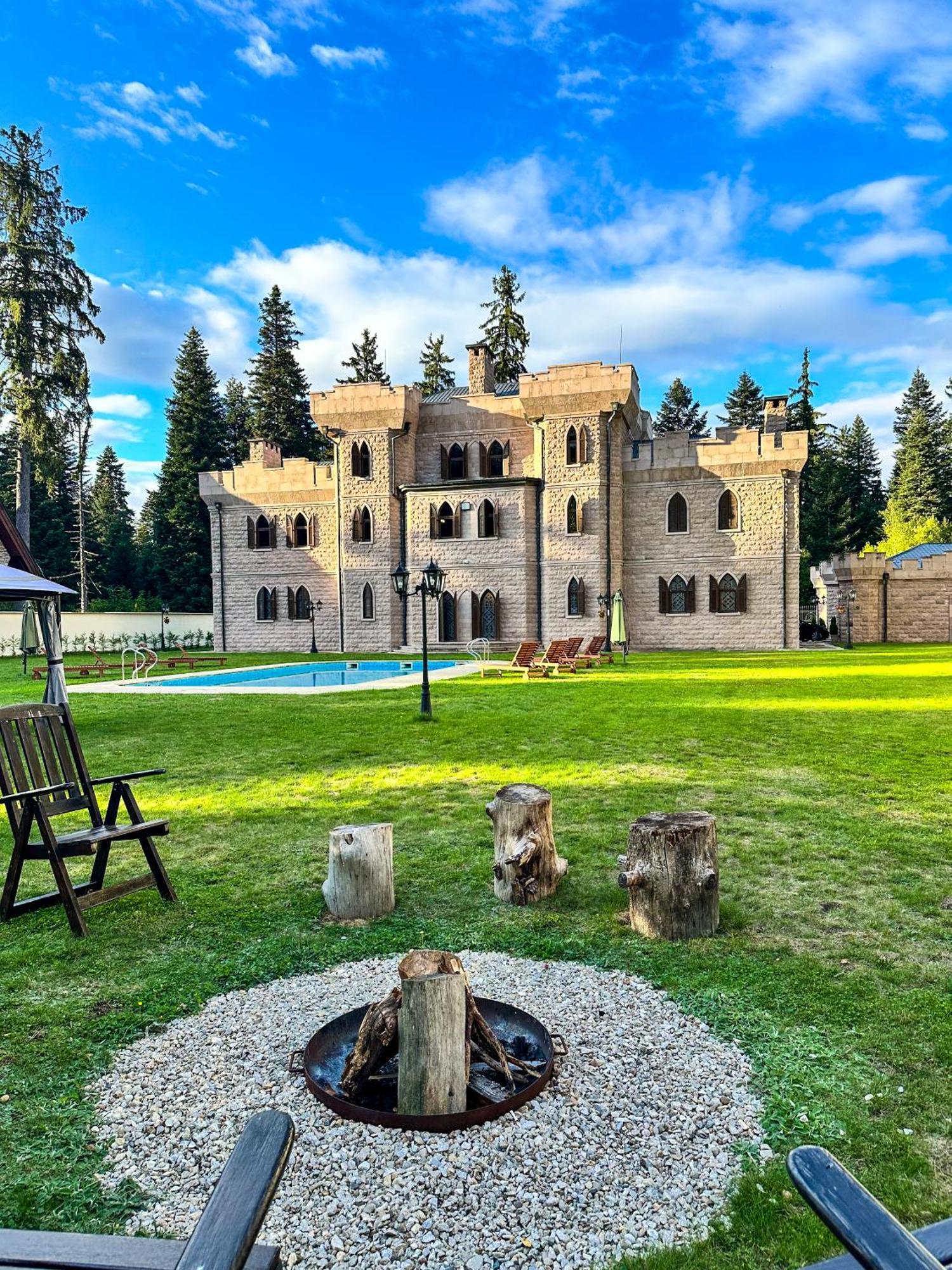 The Castle - Your Unique Way Of Retreat Borowez Exterior foto