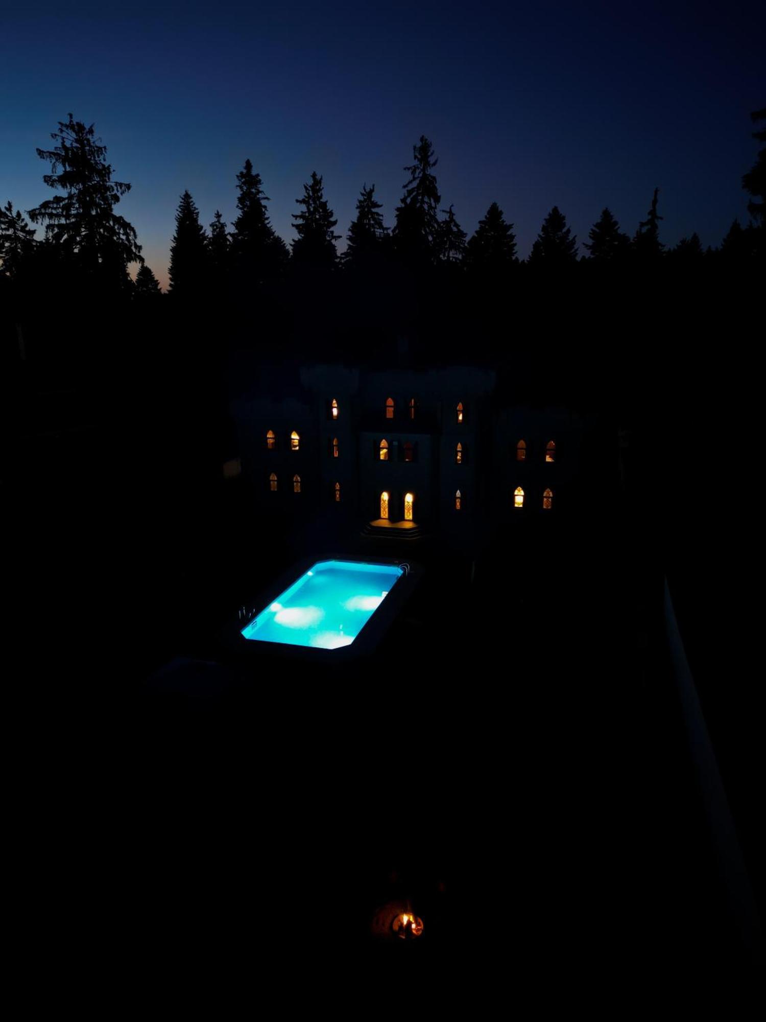 The Castle - Your Unique Way Of Retreat Borowez Exterior foto