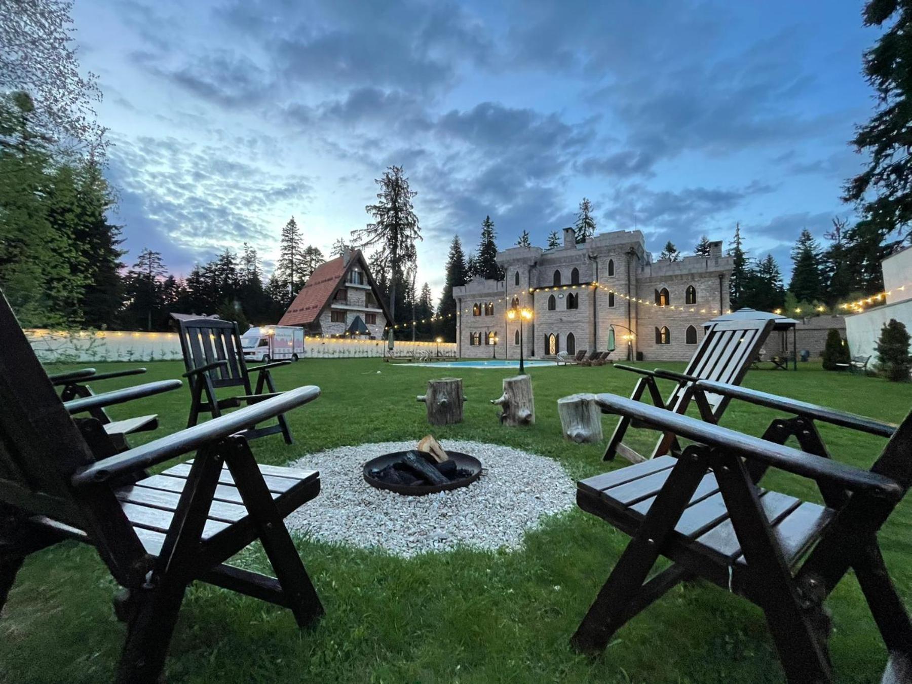 The Castle - Your Unique Way Of Retreat Borowez Exterior foto